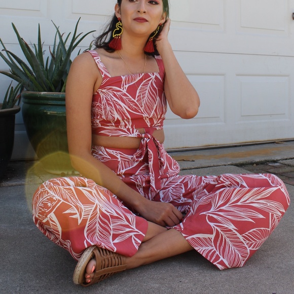 🚨END OF SUMMER SALE// tropical print - Picture 7 of 7